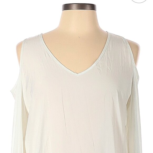 Lola & Sophie Size L Sleeveless  V neck cold shoulder blouse - Picture 2 of 4